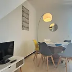 Appartement Renove 3 Pieces, Terrasse, Parking Et Climatisation, Proche Centre Et Plage Au Lavandou - Fr-1-251-513