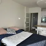 Appartement Renove Avec Garage Et Climatisation Au Lavandou - Fr-1-251-850