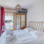 T2 600 M From The Beach! Air-Conditioned