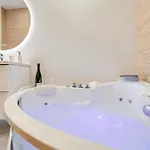 Nice Renting - Love Room Massena - Luxe Room - Jacuzzi - Terrace - King Bed - Ac